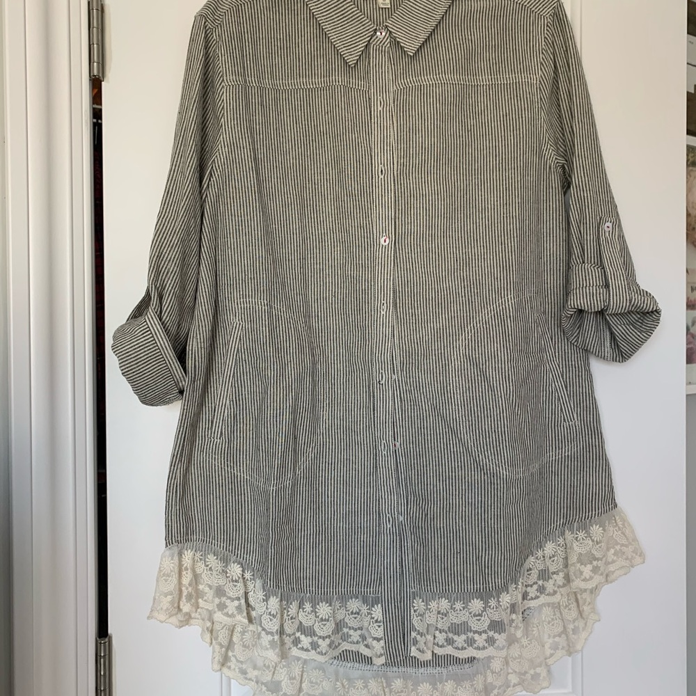 Button up dress with lace detail